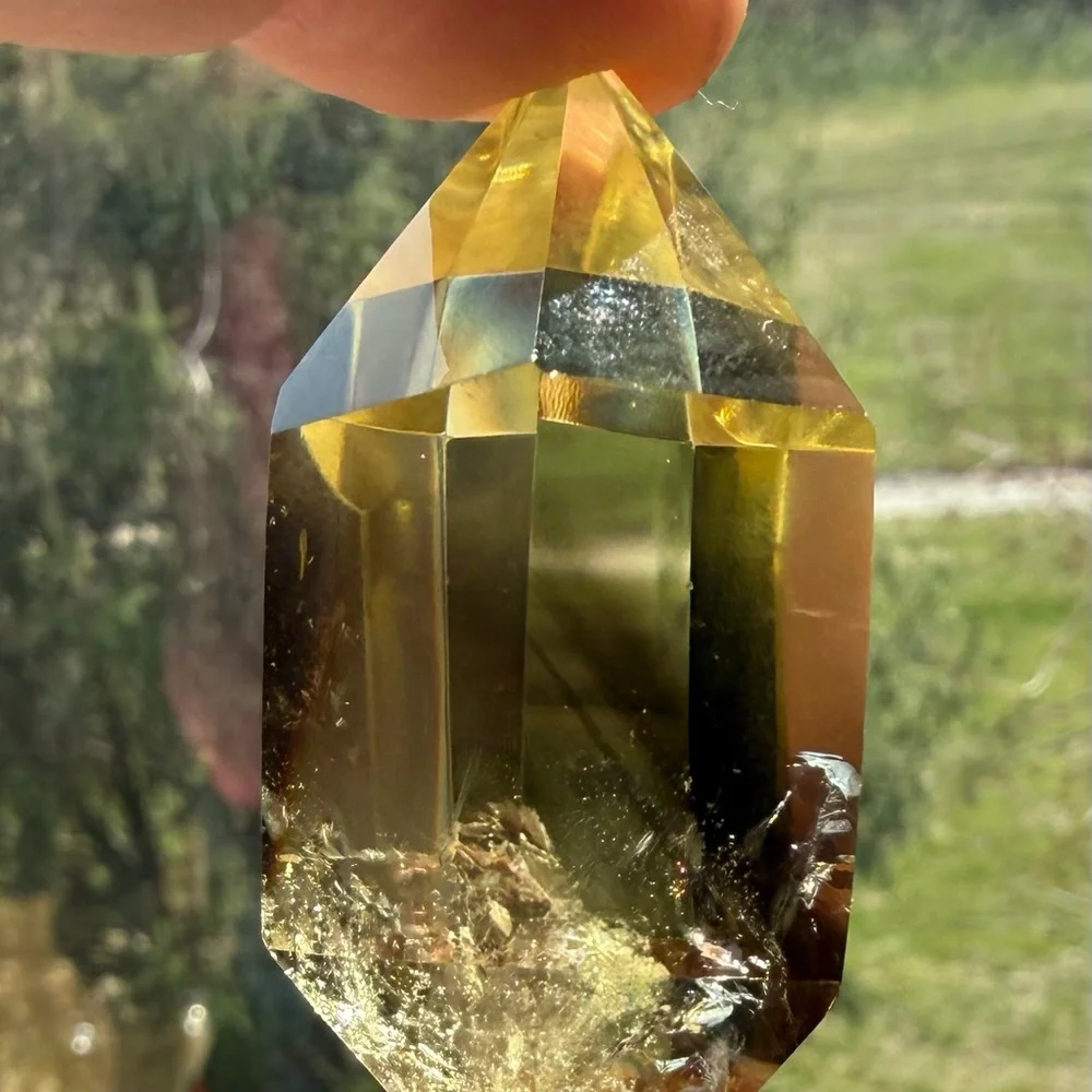 natural double point Citrine with a smokey rainbow mountain inside - Picture 7 of 8